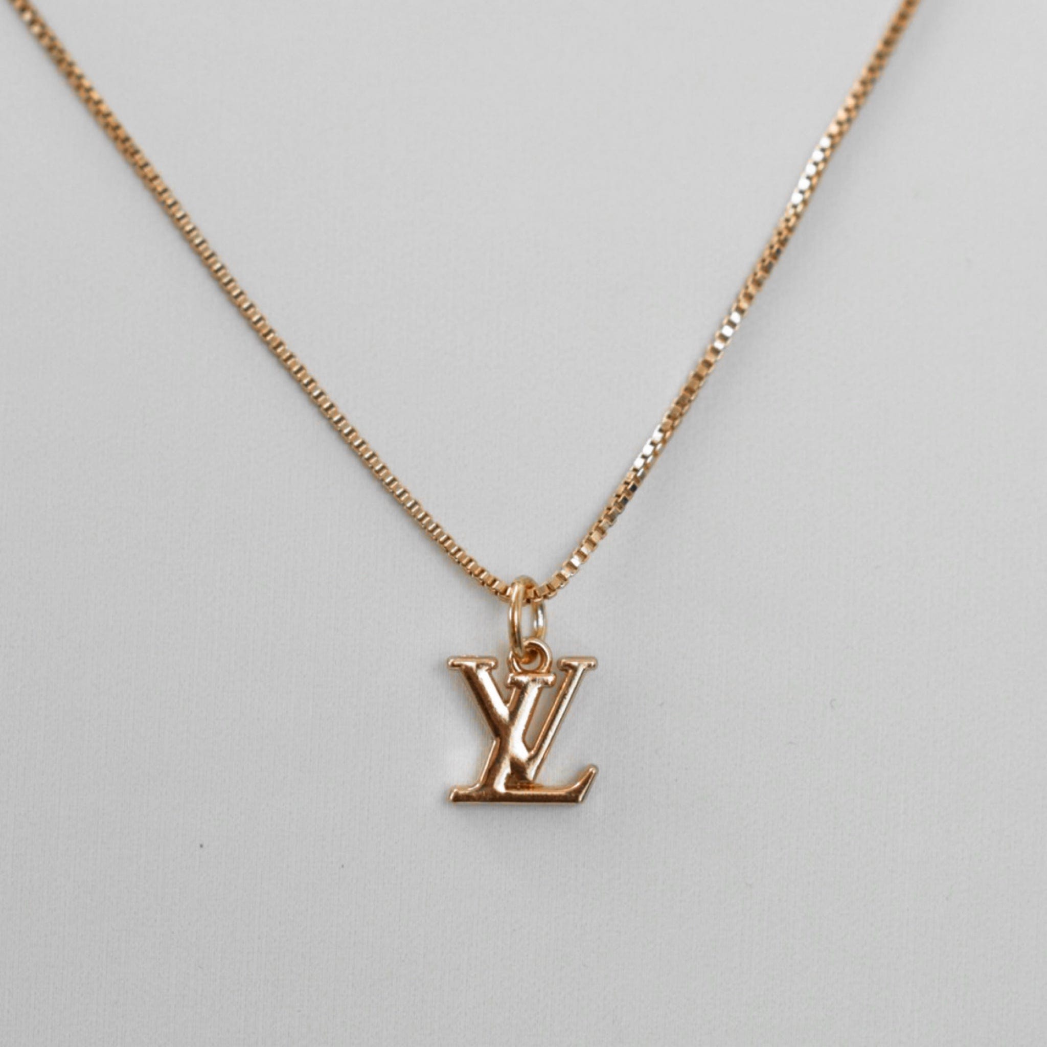 lv necklace logo