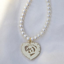 Load image into Gallery viewer, Gucci heart pendant pearl necklace
