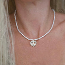 Load image into Gallery viewer, Gucci heart pendant pearl necklace
