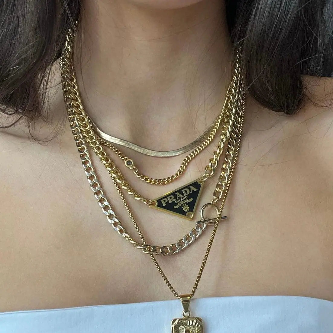 PRADA Gold Vintage Pendant Necklace – Reluxe Vintage