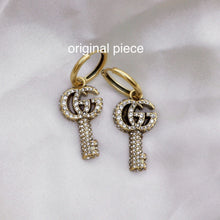 Load image into Gallery viewer, Reluxe Vintage Necklaces Crystal GG Key Necklace

