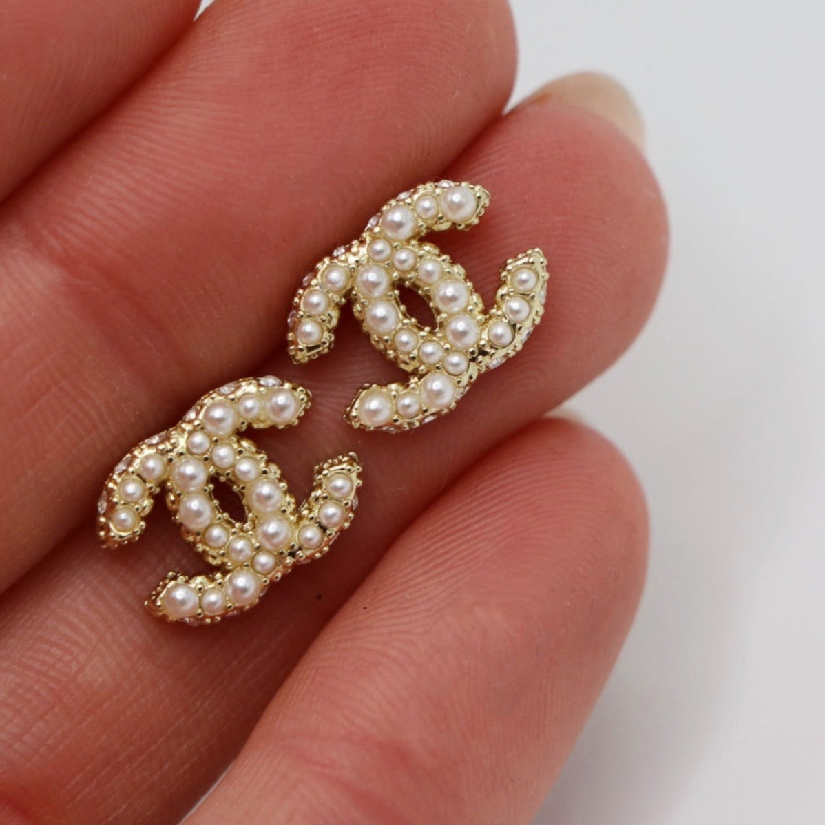 Chanel Logo CC Pearl Earrings Gold in Gold Metal - US