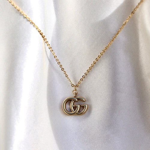 Chanel CC Pearl Pendant Logo Necklace Gold – Reluxe Vintage