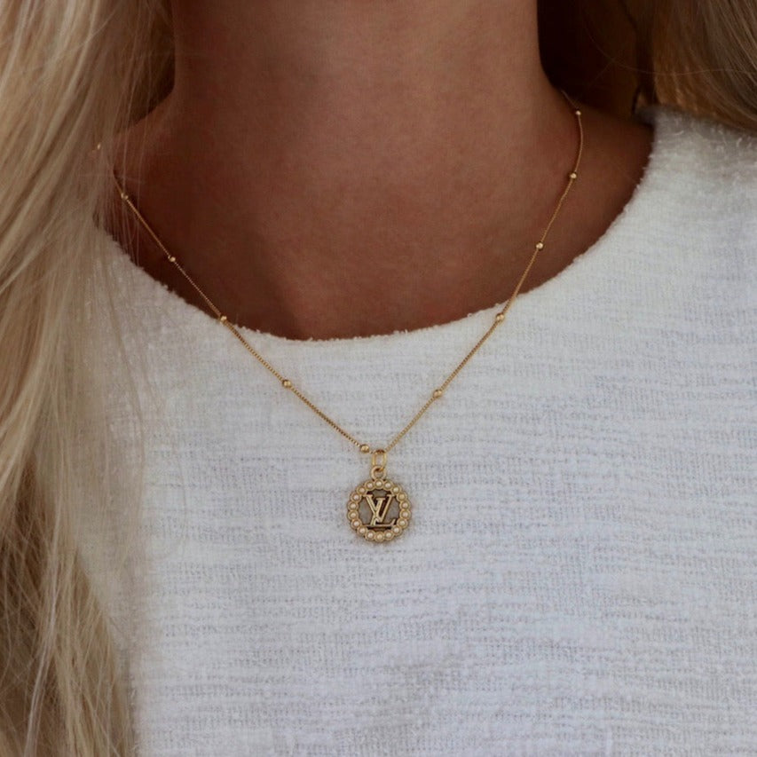 Louis Vuitton Dainty Pearl Pendant Necklace – Reluxe Vintage