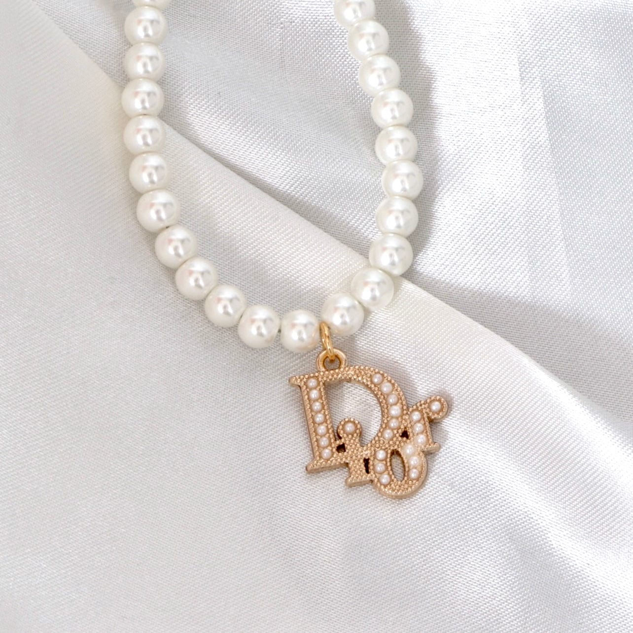 DIOR Pearl Logo Pendant Necklace – Reluxe Vintage