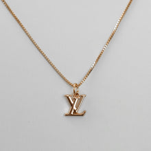 Load image into Gallery viewer, Dainty Designer Logo on Box Chain Necklace
