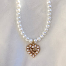 Load image into Gallery viewer, Amour Jadore Pearl Necklace
