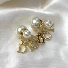 Load image into Gallery viewer, Reluxe Vintage Lady D Chain Necklace
