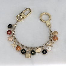 Load image into Gallery viewer, Reluxe Vintage Louis Clasp Necklace
