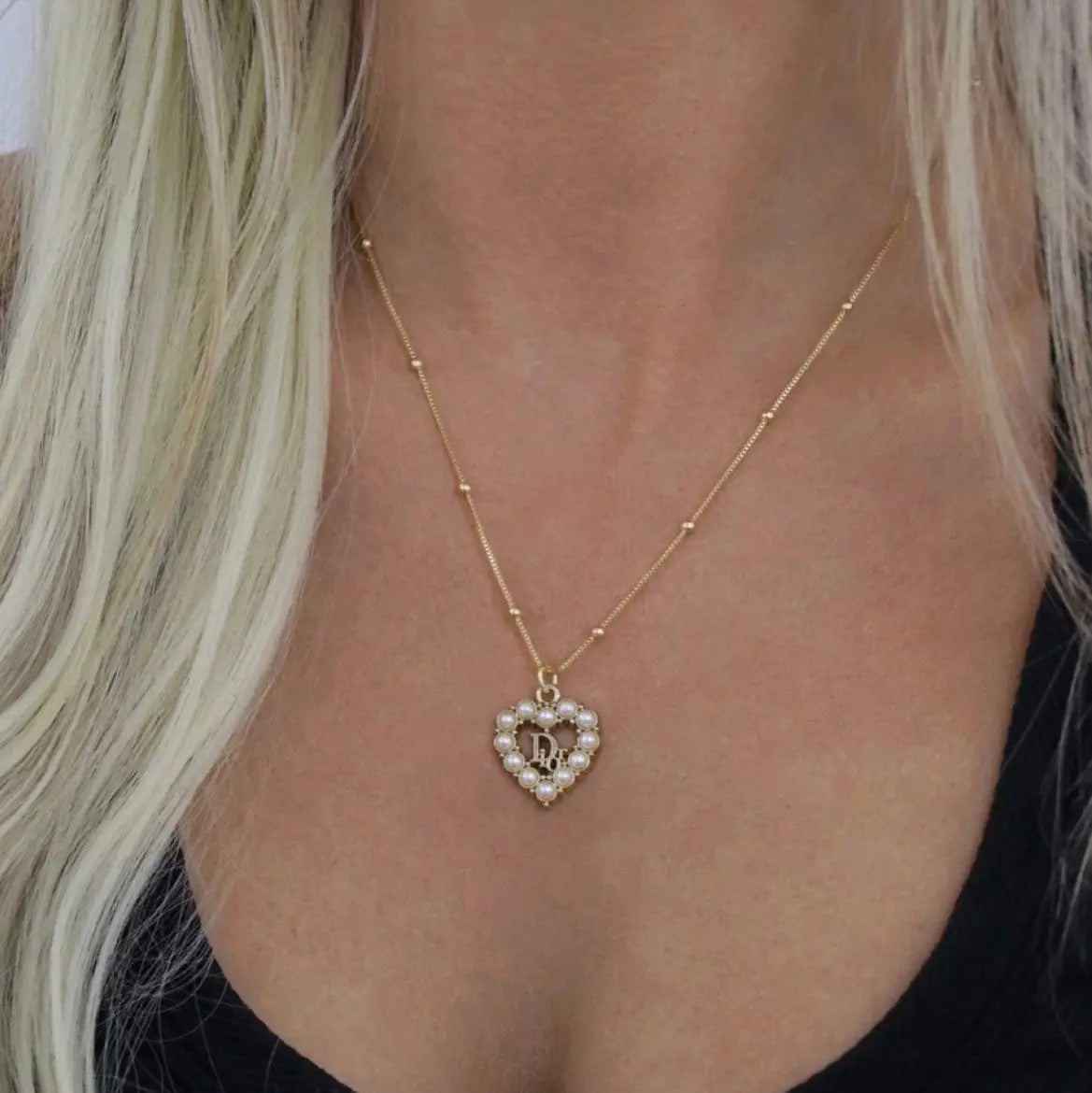 Dior Gold Heart Pearl Pendant Logo Necklace – Reluxe Vintage
