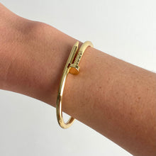 Load image into Gallery viewer, Reluxe Vintage Spiral Nail Bracelet
