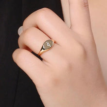 Load image into Gallery viewer, Reluxe Vintage Star Ring Gold
